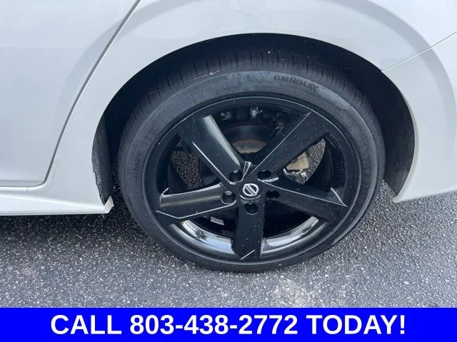 Used 2021 White Nissan SR image 31