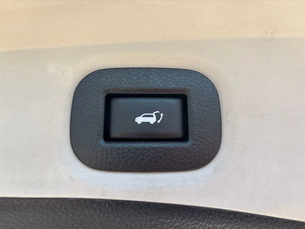 Used 2019 Gray Nissan SV image 10