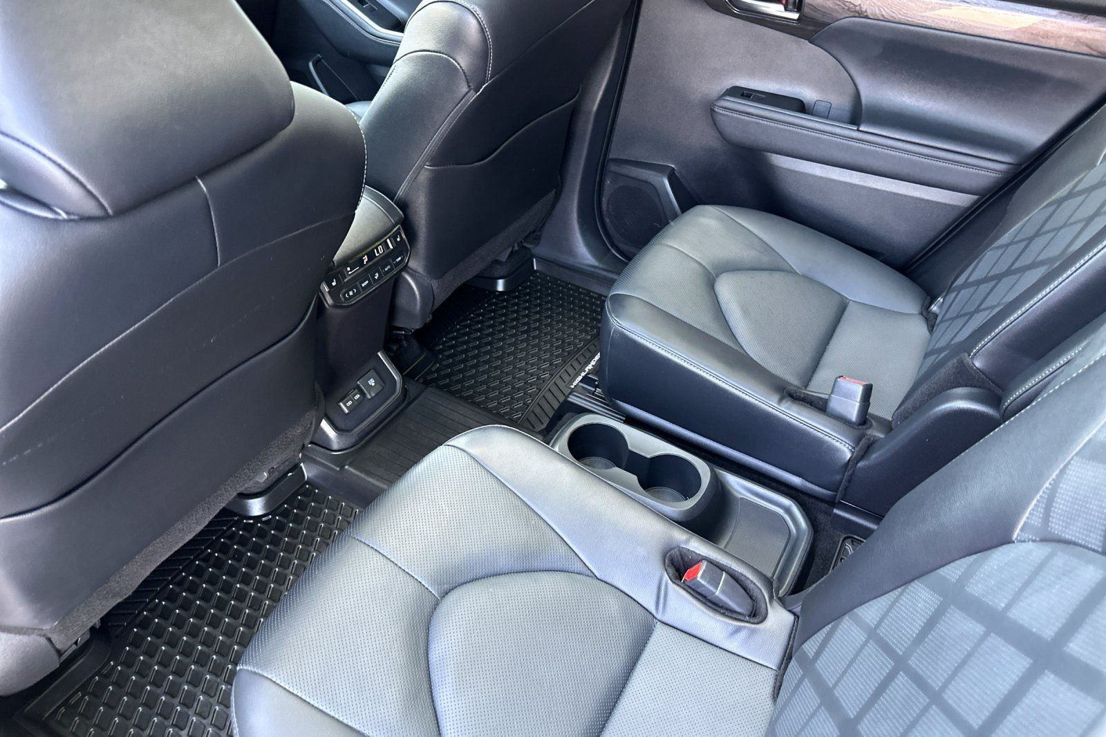 Used 2024  Toyota Platinum image 12