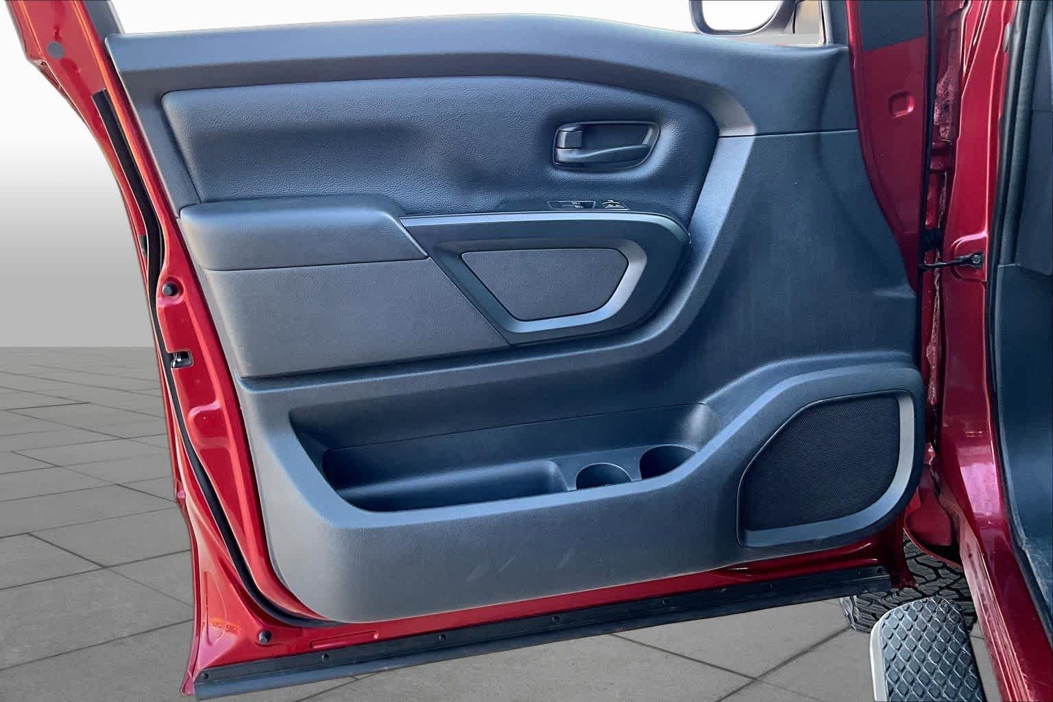 Used 2018 Cayenne Red Nissan S image 28
