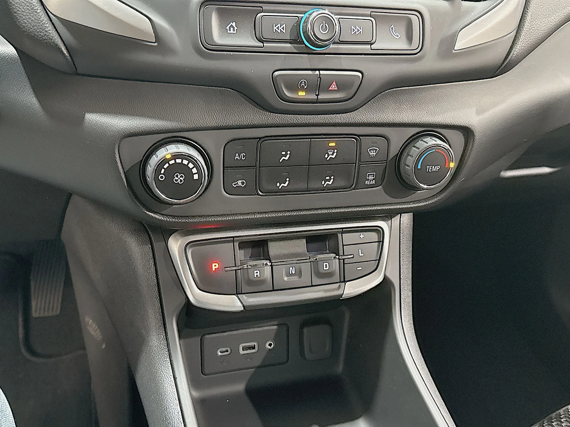 Used 2023 Summit White GMC SLE image 17