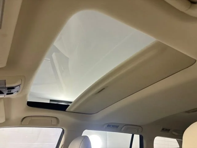 Used 2023 White Lexus GX 460 Premium image 23