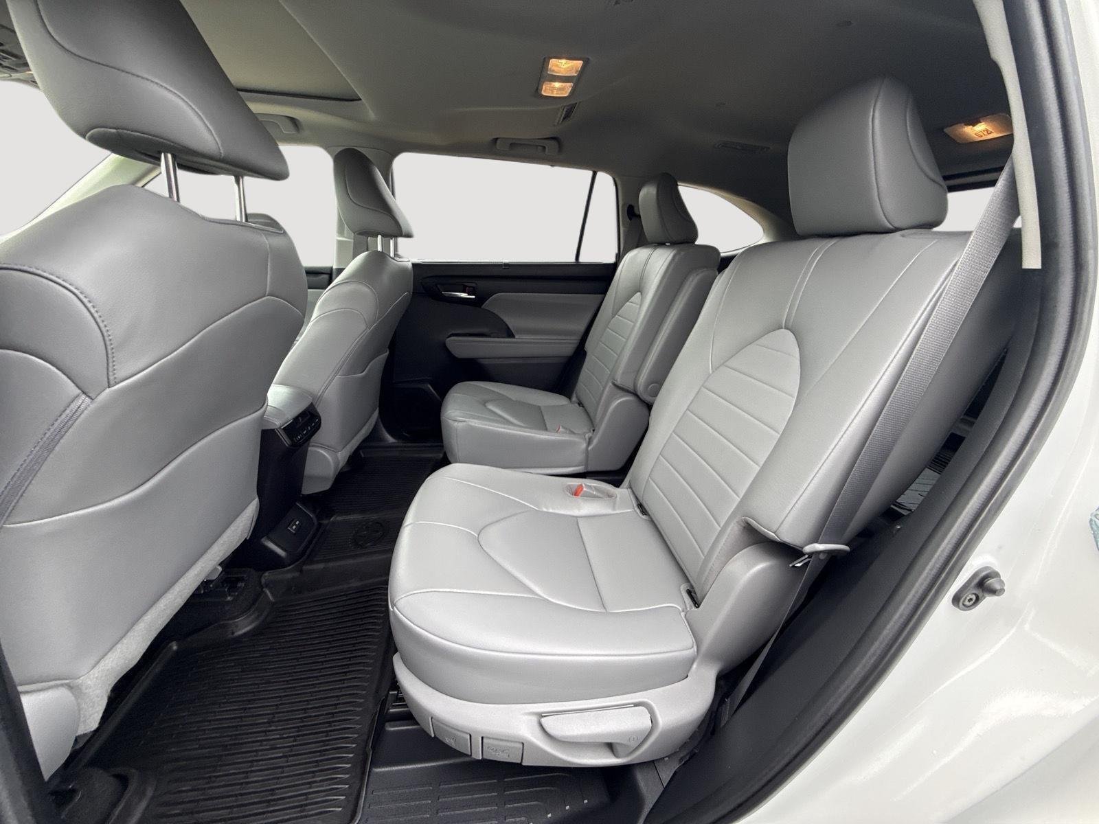Used 2023 Wind Chill Pearl Toyota XLE image 29