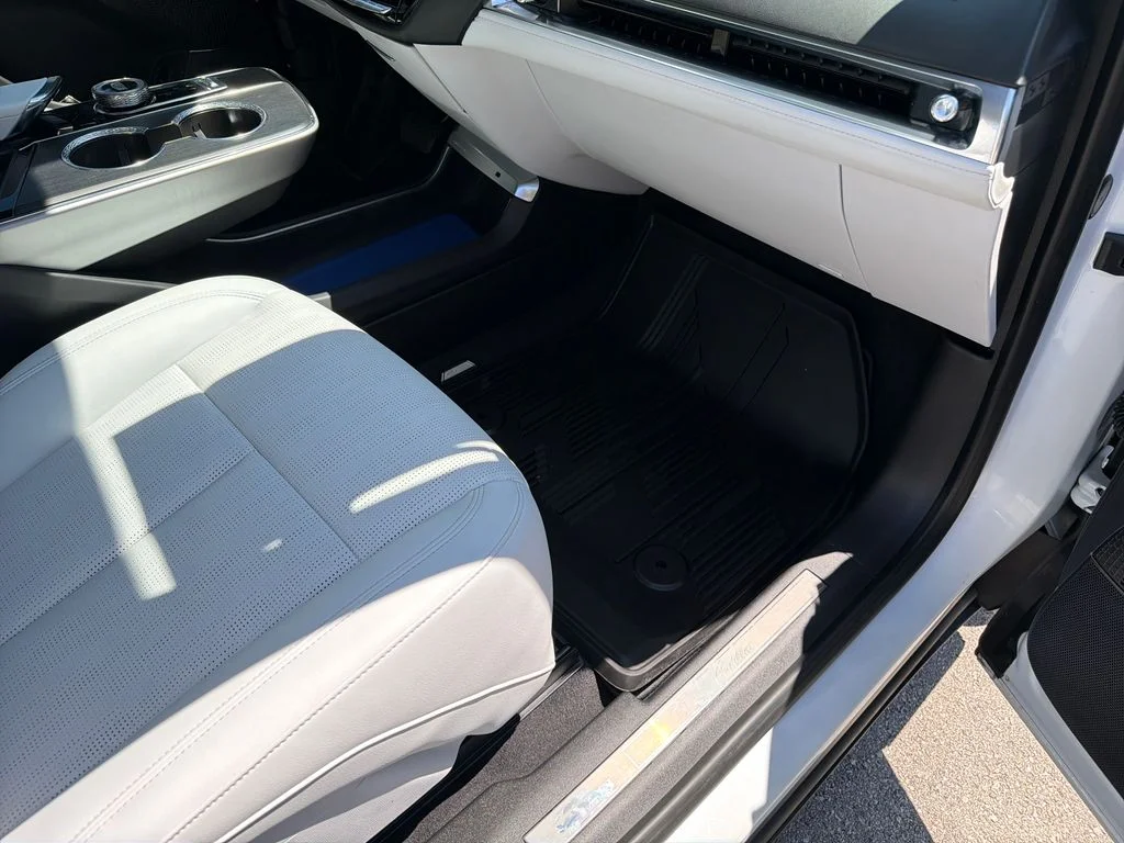 Used 2024 White Cadillac Luxury image 40