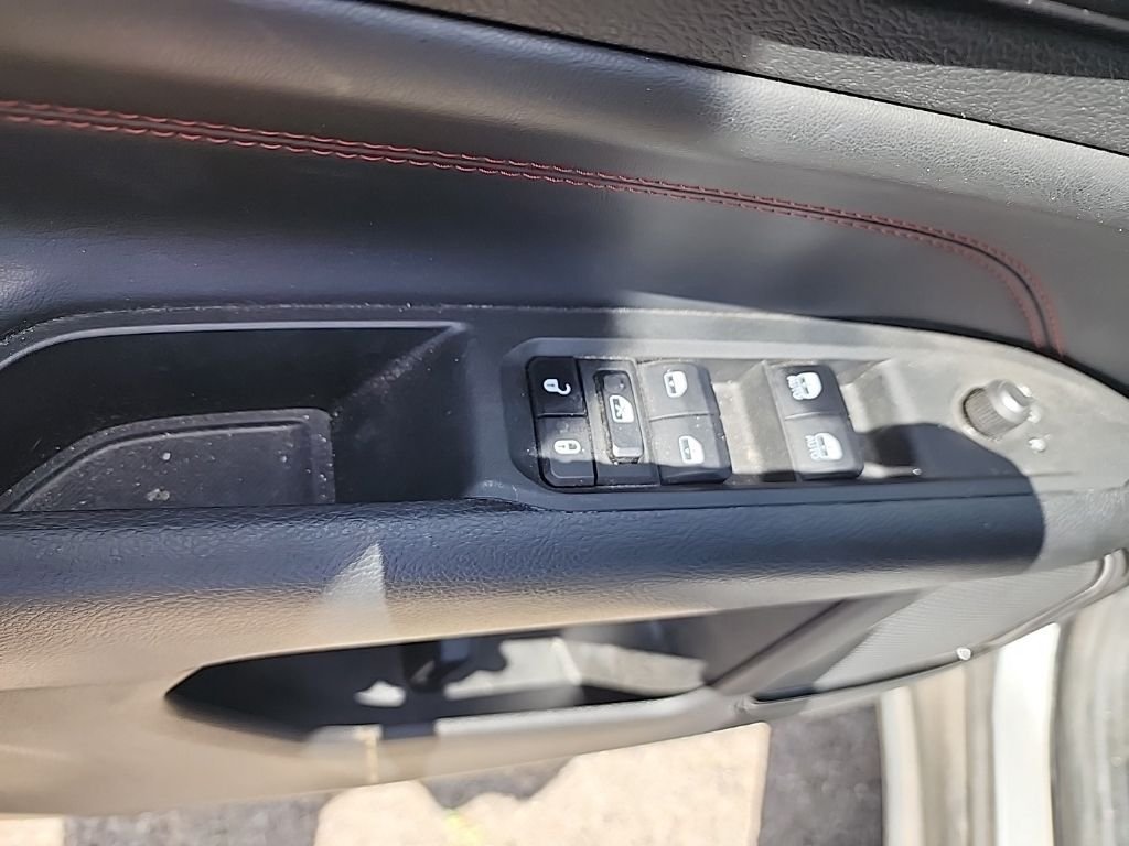 Used 2022 Silver Jeep Trailhawk image 13