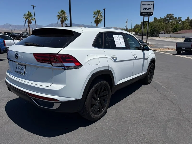 Used 2023 White Volkswagen 2.0T SE w/Technology image 3