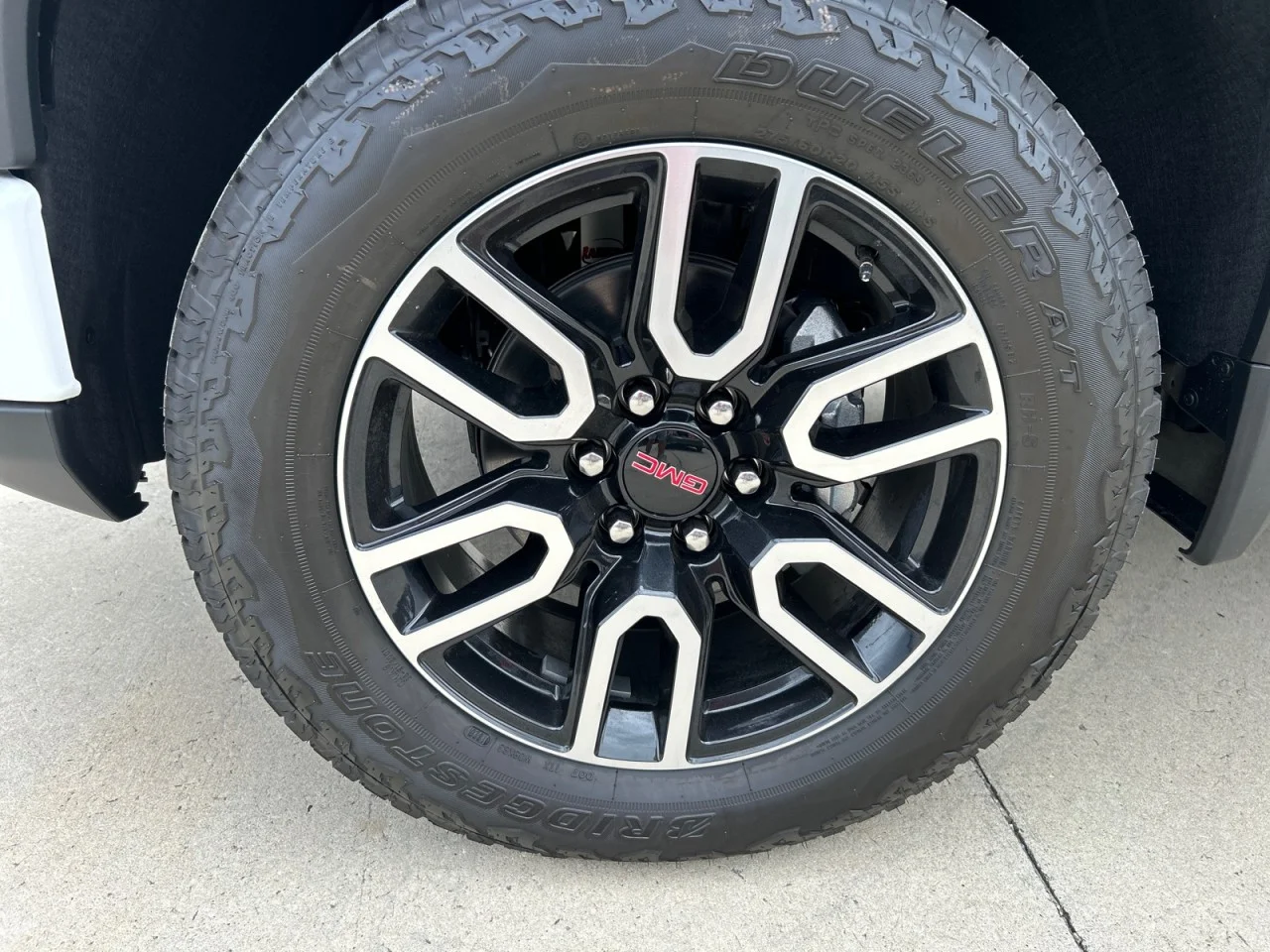 New 2026 Summit White GMC AT4 image 9