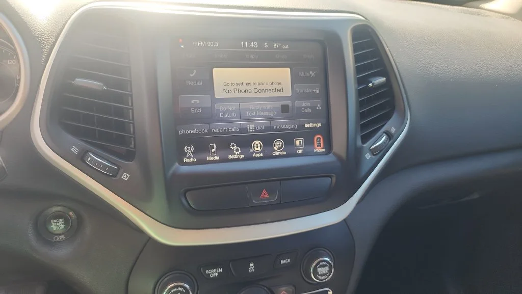 Used 2018 Blue Jeep Latitude Plus image 17