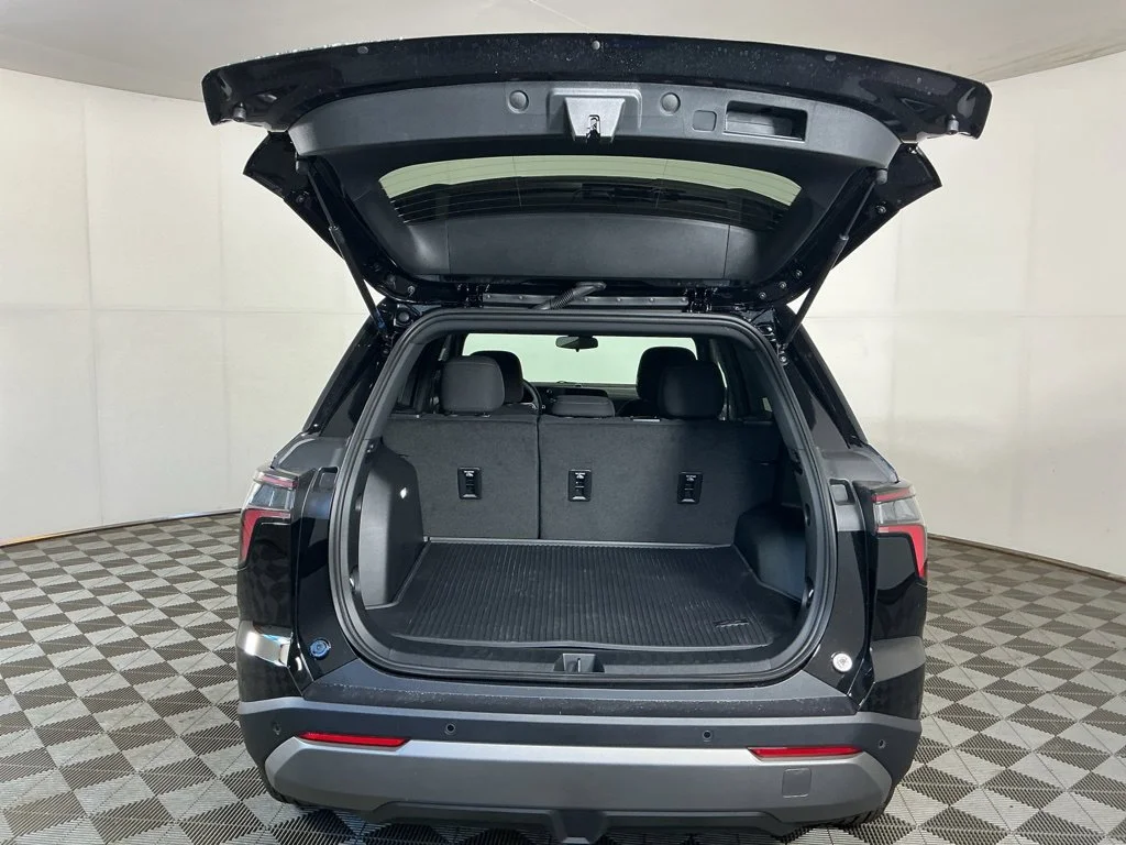 New 2027 Mosaic Black Metallic Chevrolet LT image 7