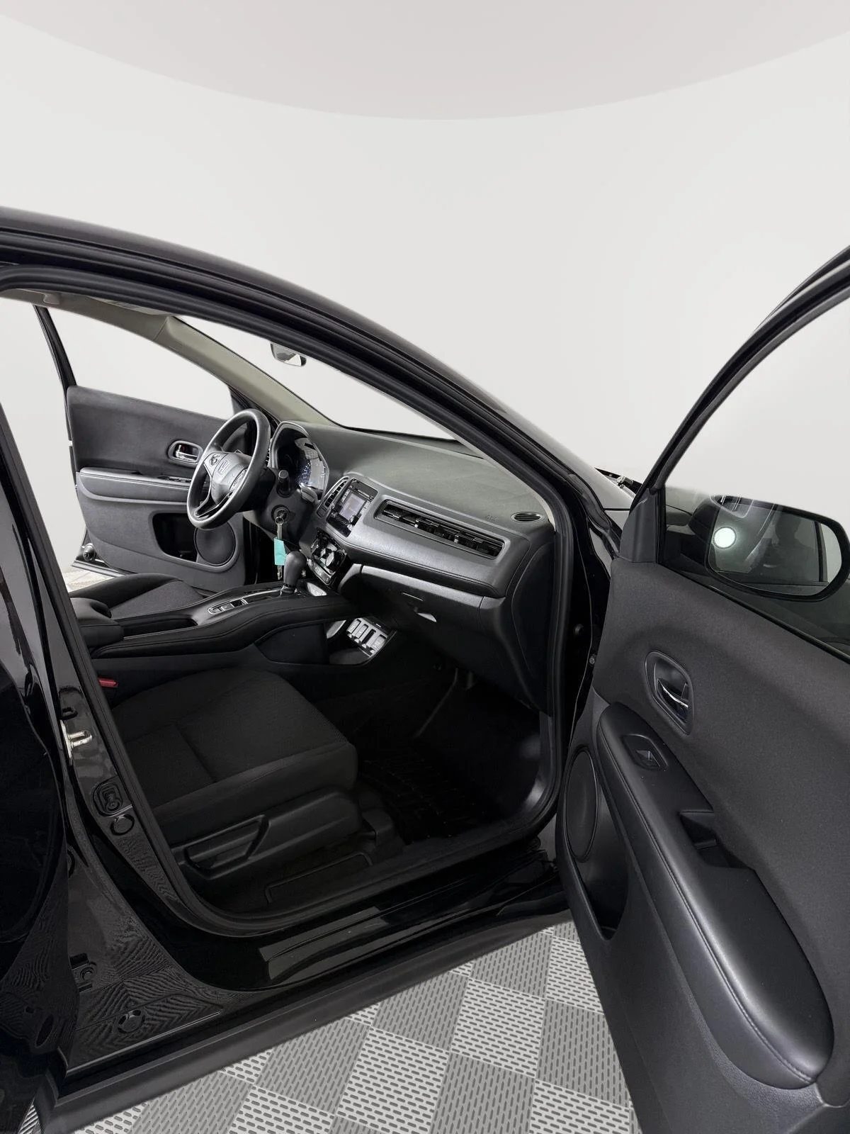 Used 2018 Crystal Black Pearl Honda LX image 13