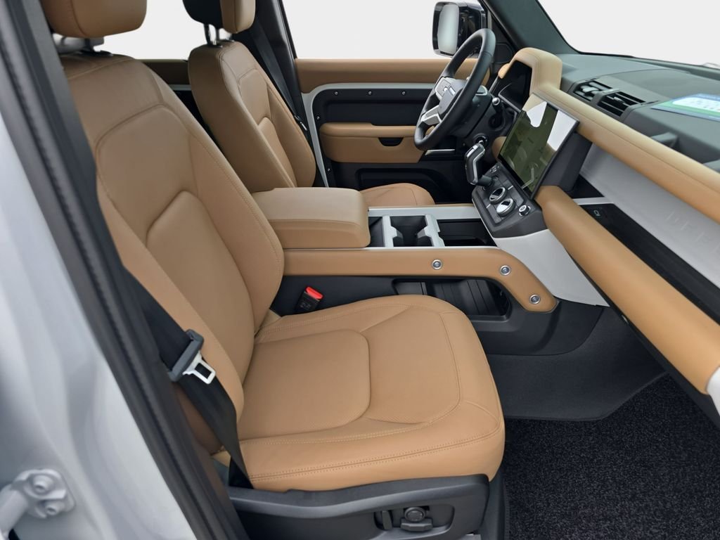 New 2026 Fuji White Land Rover X-Dynamic SE image 10
