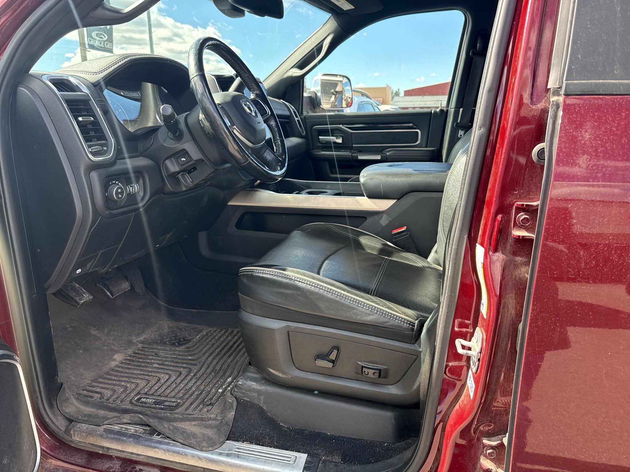 Used 2019 Delmonico Red Pearlcoat Ram Laramie image 6
