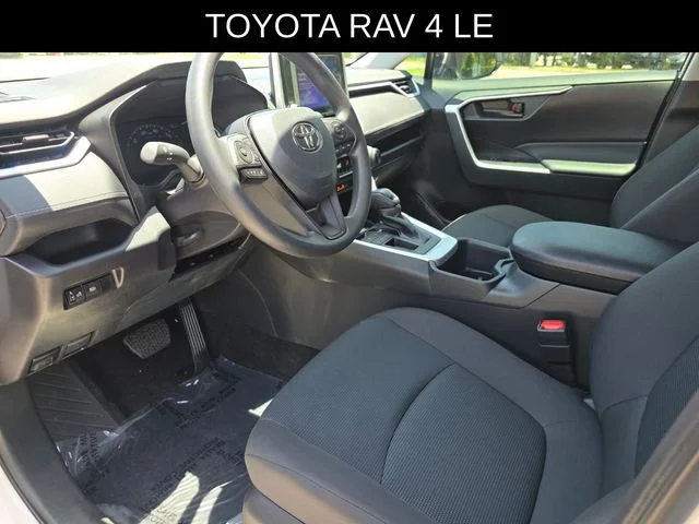 2025 Toyota RAV4 LE - Photo 24