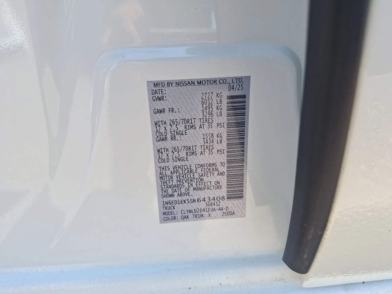 Used 2025 White Nissan PRO-4X image 28