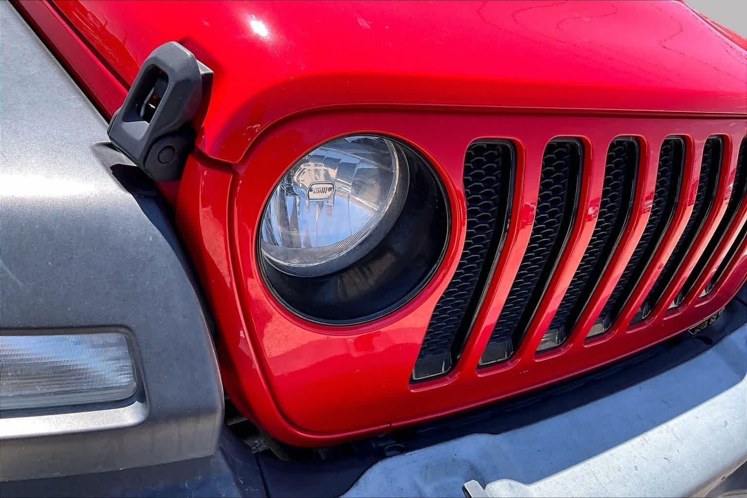 Used 2019 Firecracker Red Clearcoat Jeep Sport Altitude image 26