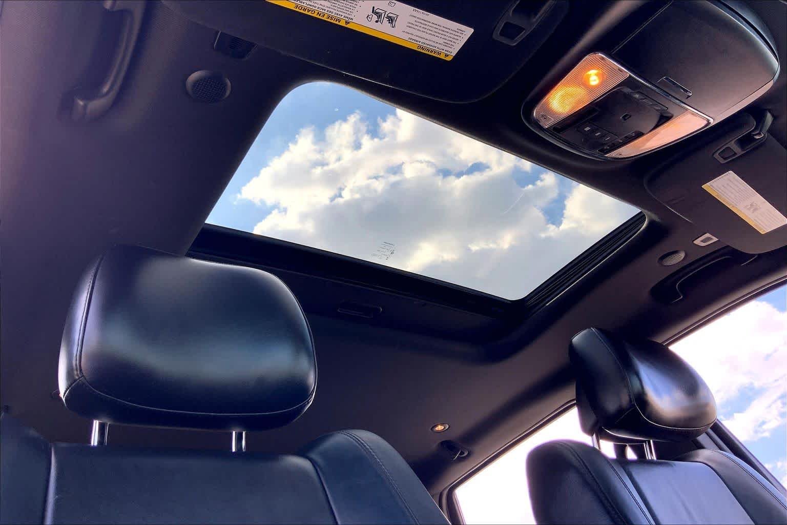 Used 2018 Granite Crystal Metallic Clearcoat Jeep Altitude image 14