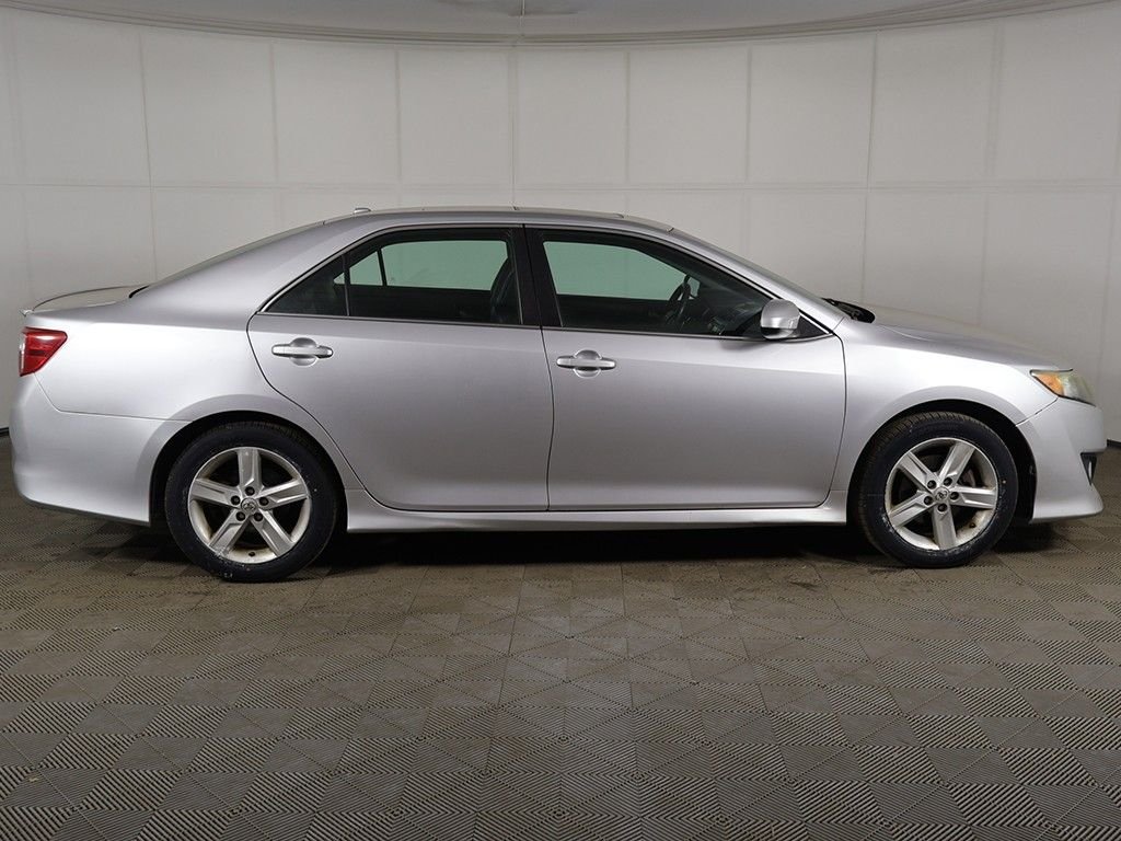 Used 2013 Silver Toyota SE image 13