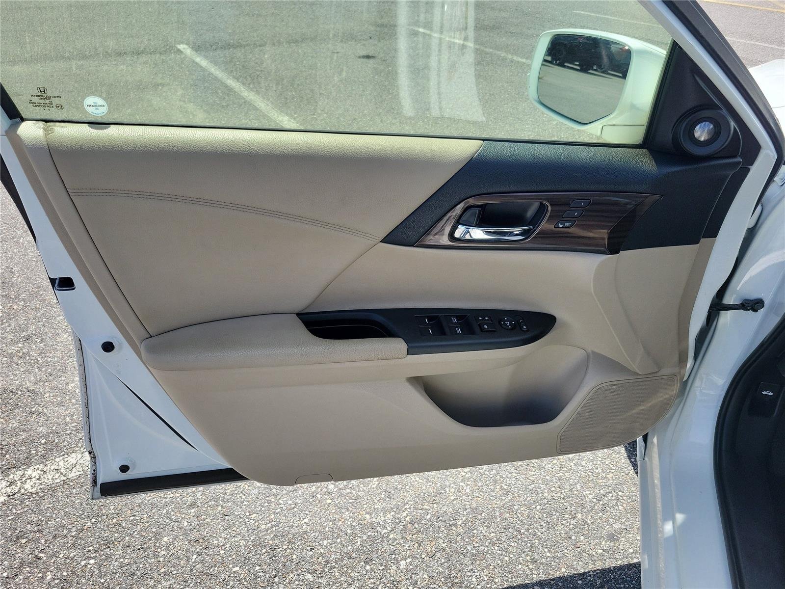 Used 2017 White Orchid Pearl Honda EX-L image 14