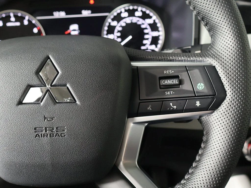 New 2026 Black Mitsubishi SE 1.5T S-AWC image 39