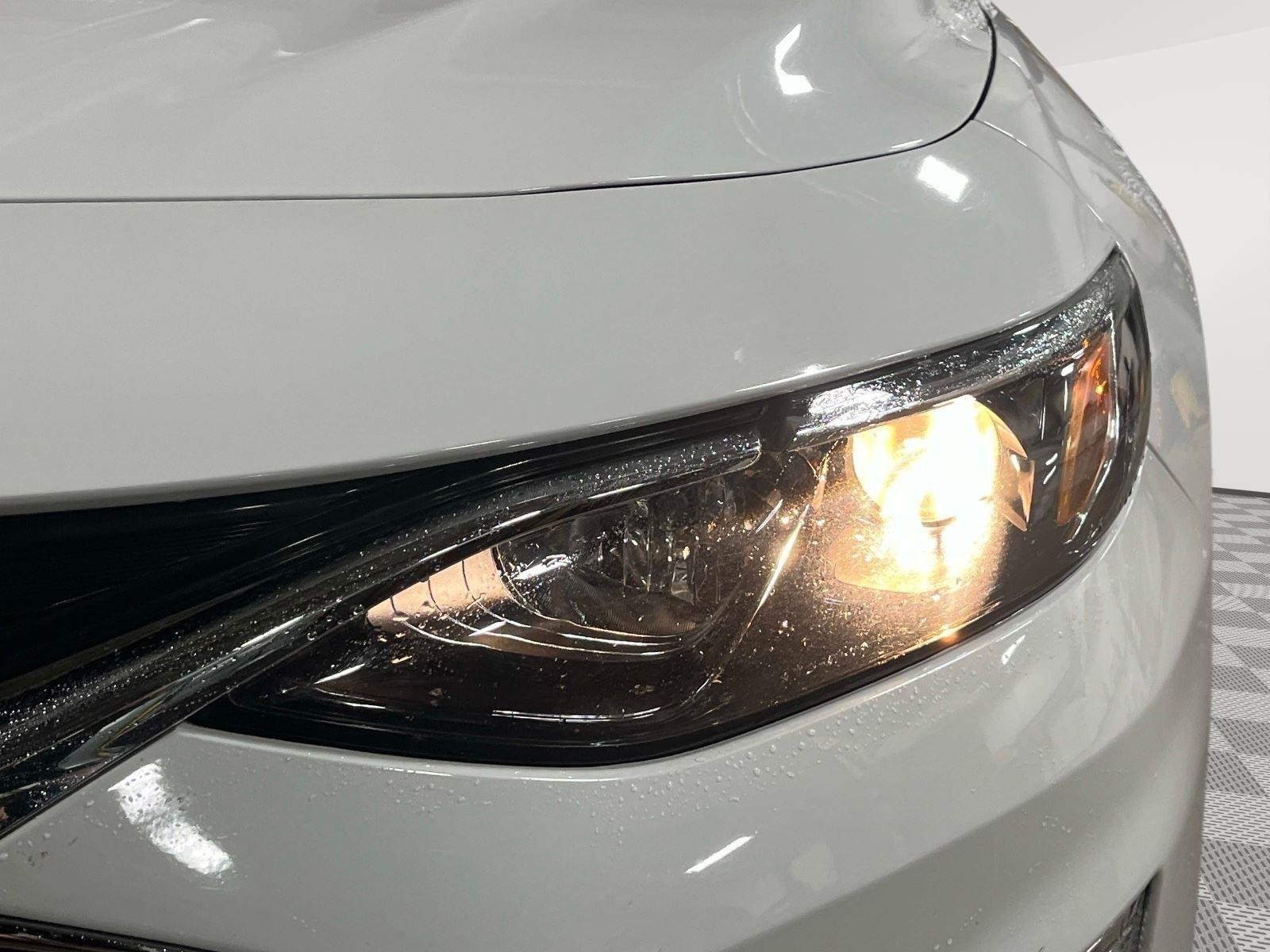 Used 2024 Summit White Chevrolet LT image 10