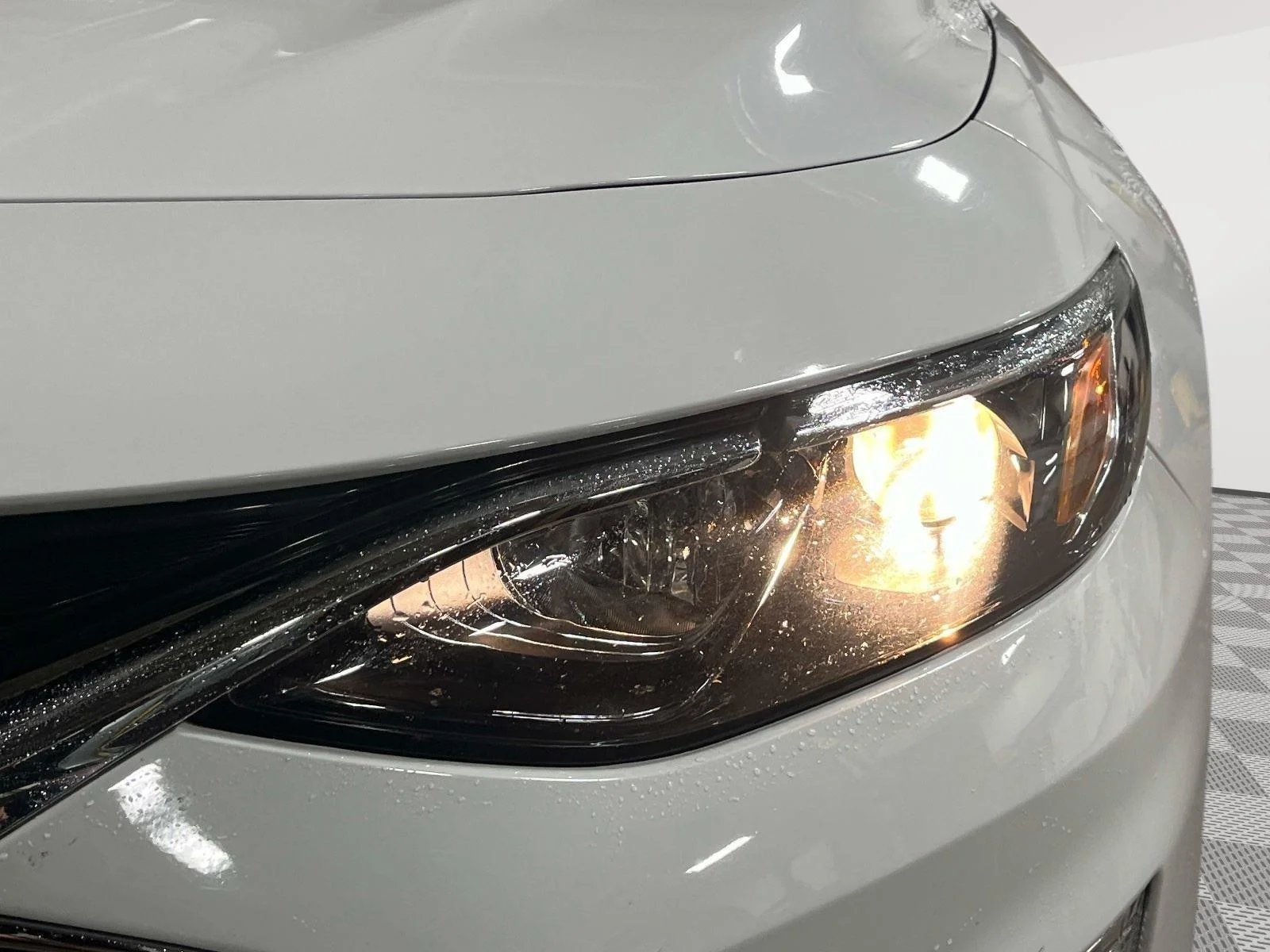 Used 2024 Summit White Chevrolet LT image 10
