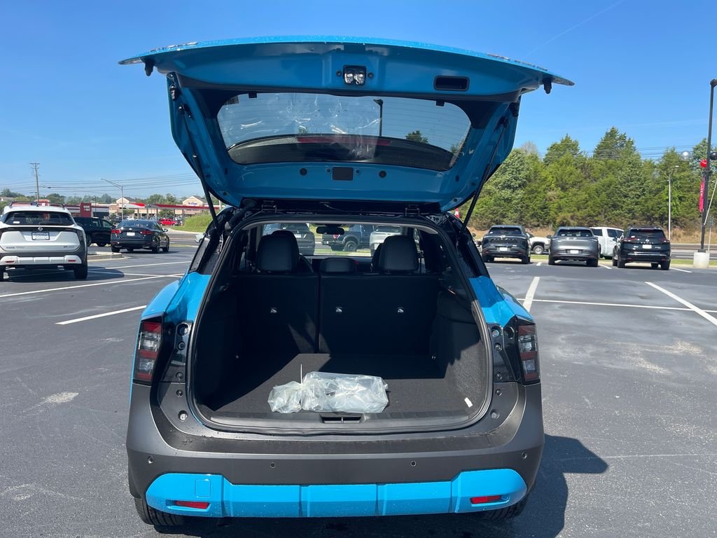 New 2026 White Nissan SR image 9