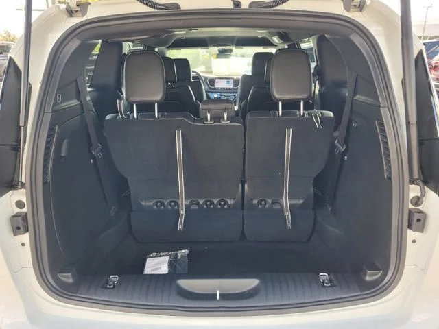 2026 Chrysler Voyager LX - Photo 16