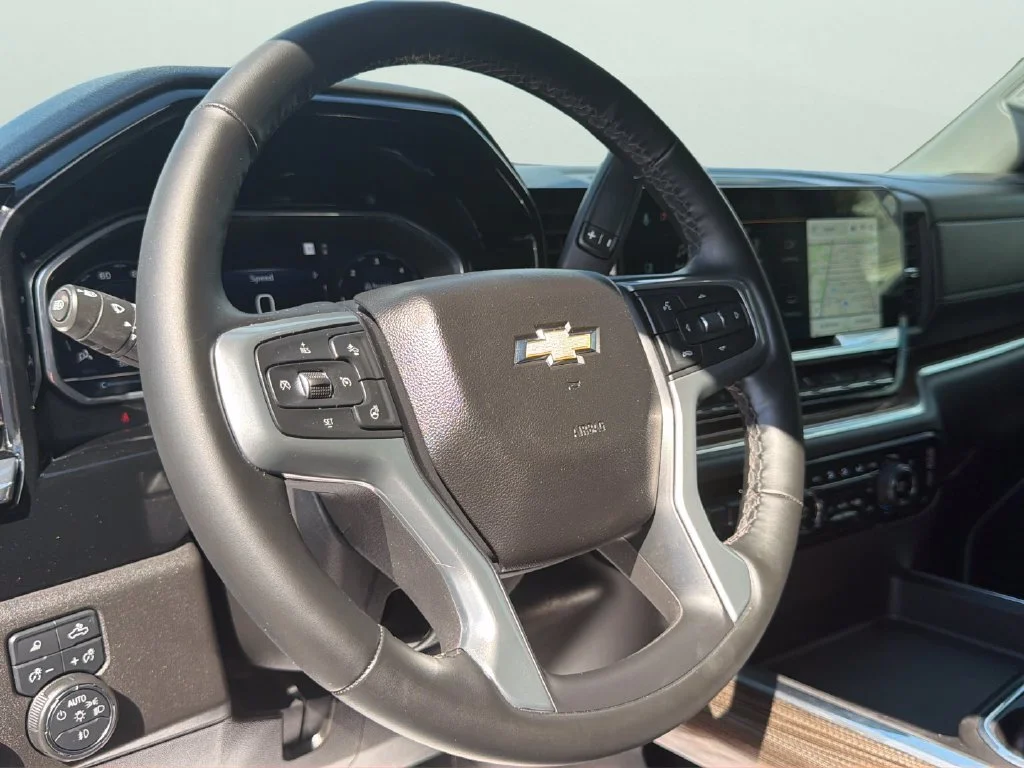 Used 2025 Sterling Gray Metallic Chevrolet LT image 22