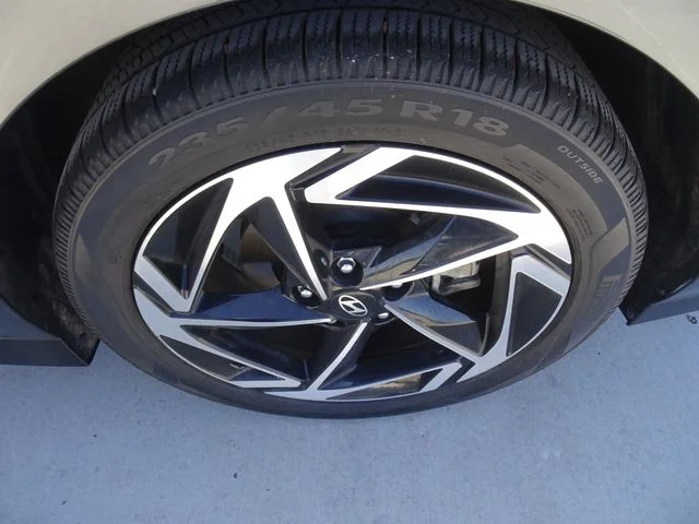 Used 2024 Gray Hyundai SEL image 10