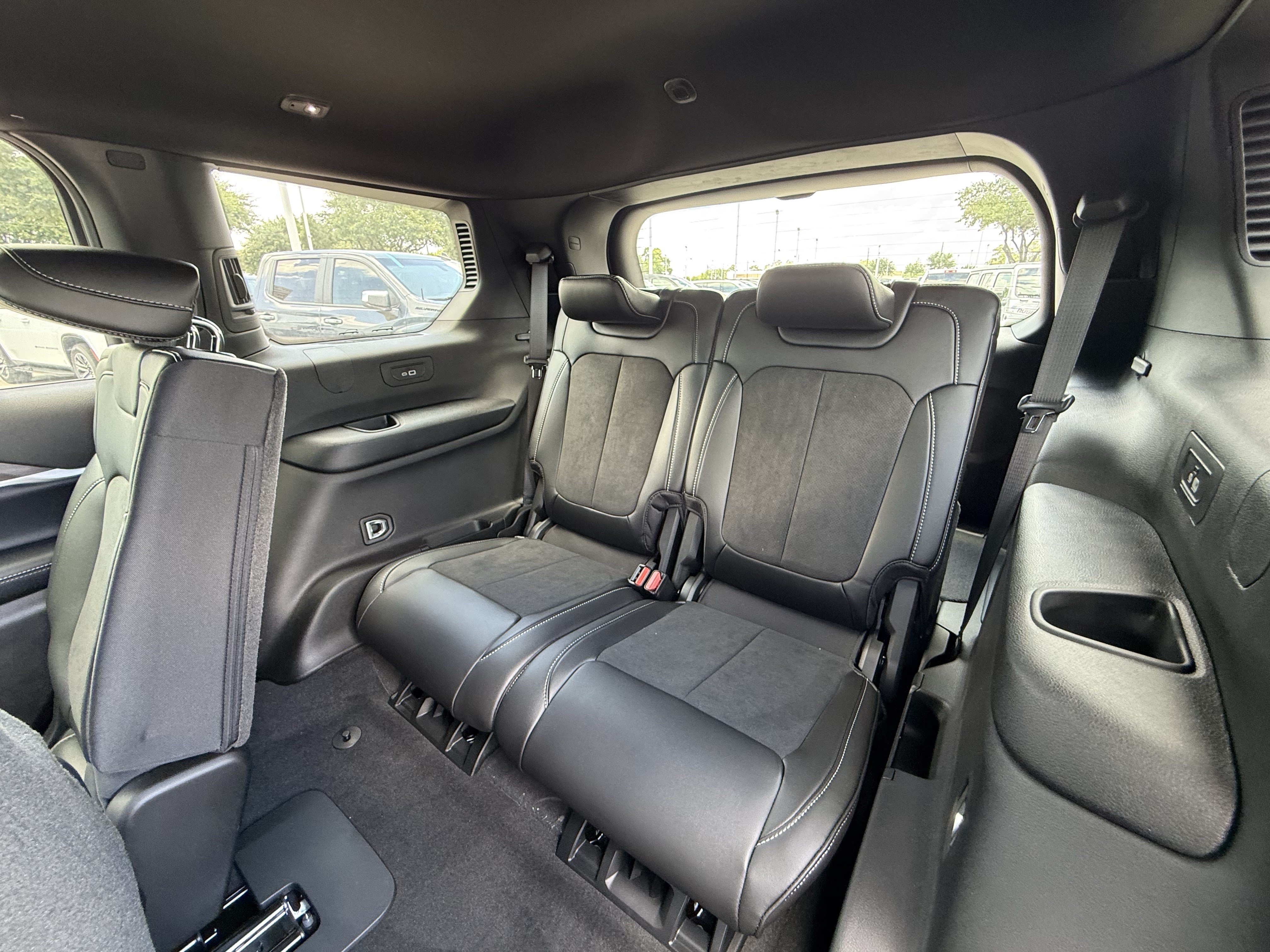 New 2026 Diamond Black Crystal Pearlcoat Jeep Laredo Altitude image 15