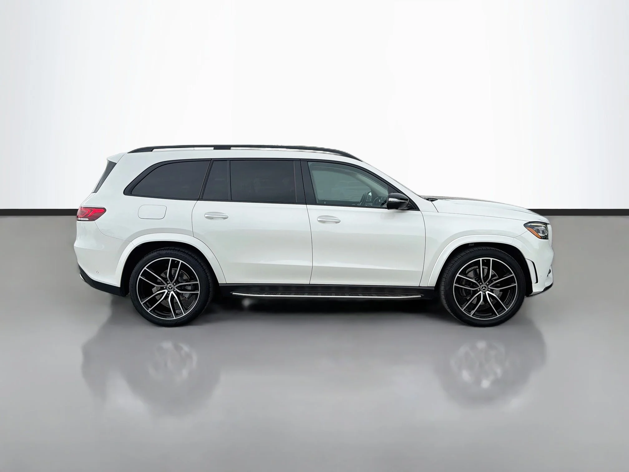 Used 2021 Diamond White Metallic Mercedes-Benz GLS 580 image 6