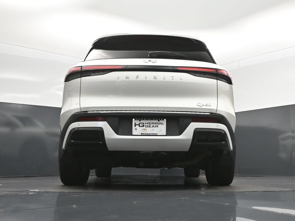 Certified Used 2023 White INFINITI LUXE image 43