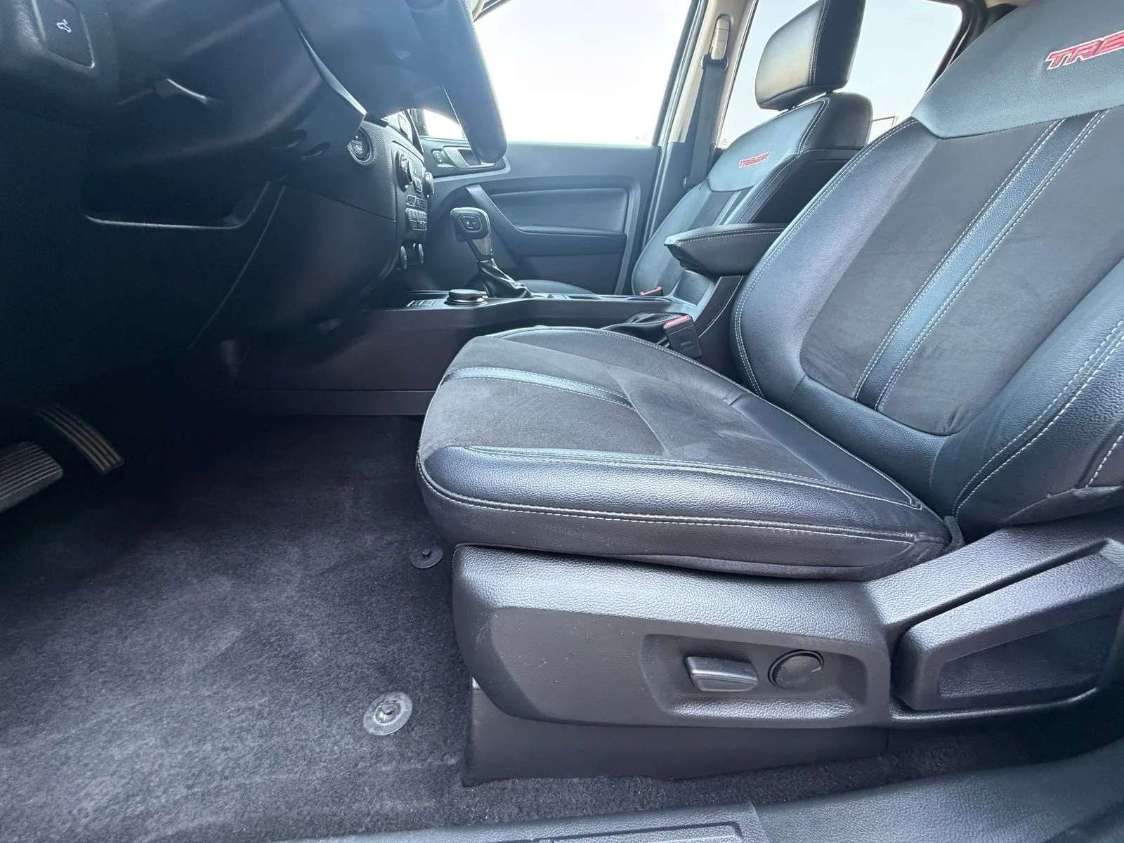 Used 2023 Gray Ford Lariat image 12