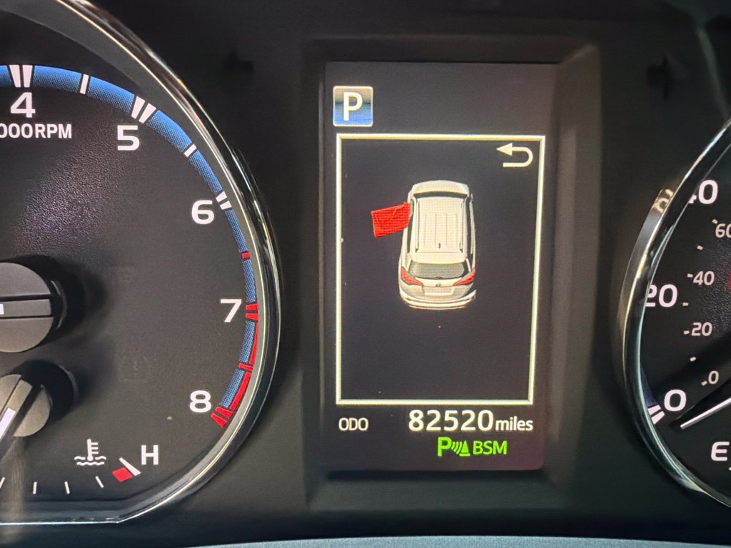 Used 2017 White Toyota Platinum image 9