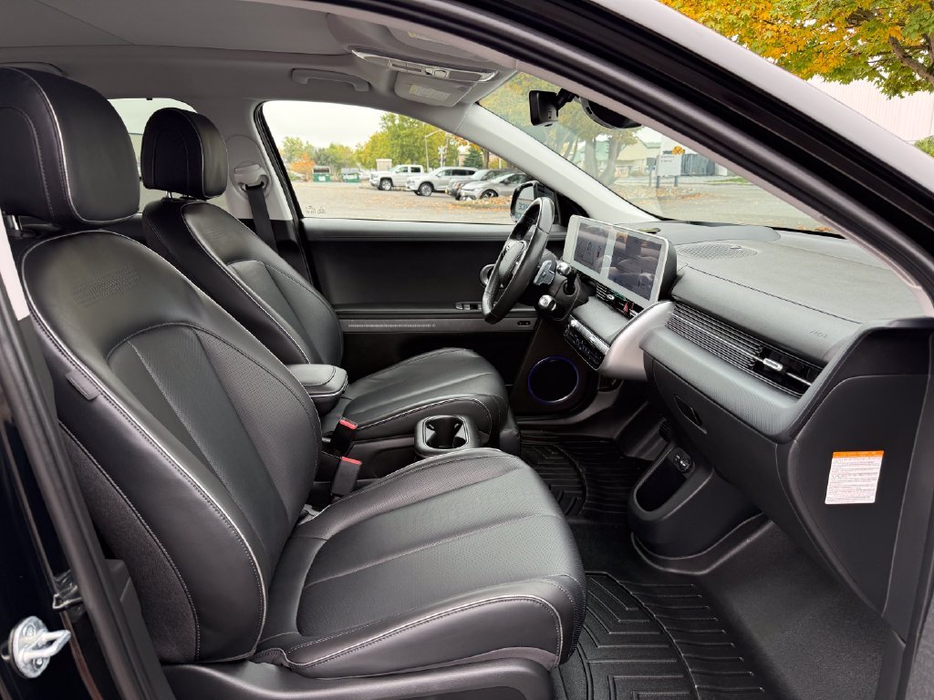 Used 2023 Black Hyundai Limited image 12