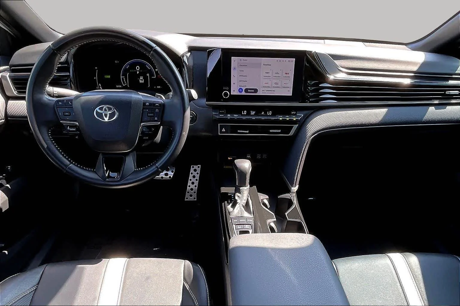 Used 2025 Ice Cap Toyota SE image 16