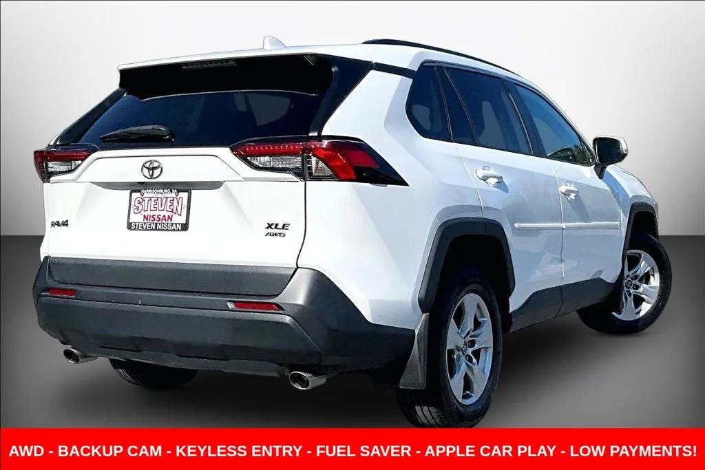Used 2020 White Toyota XLE image 6