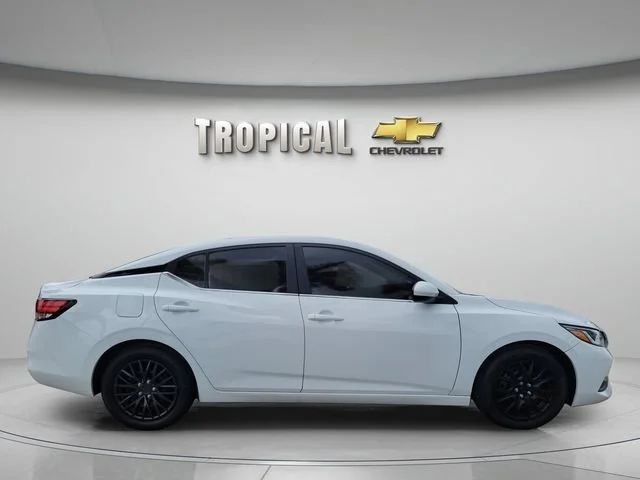 Used 2023  Nissan S image 6