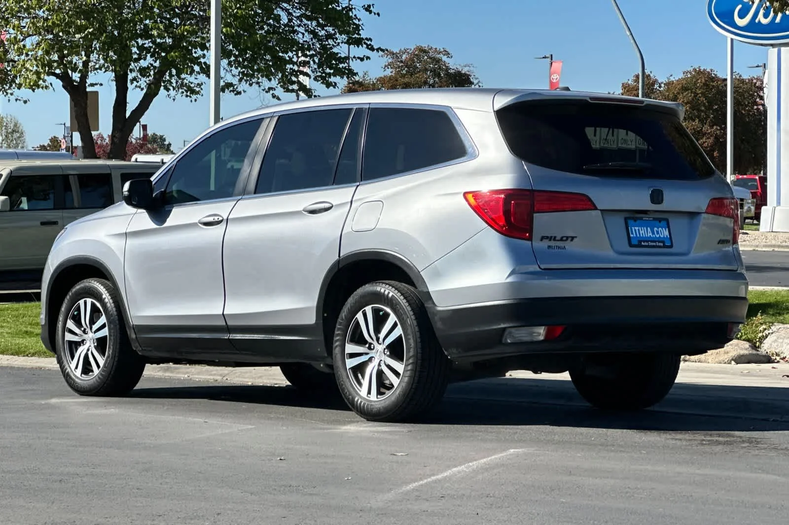 Used 2018  Honda EX image 6