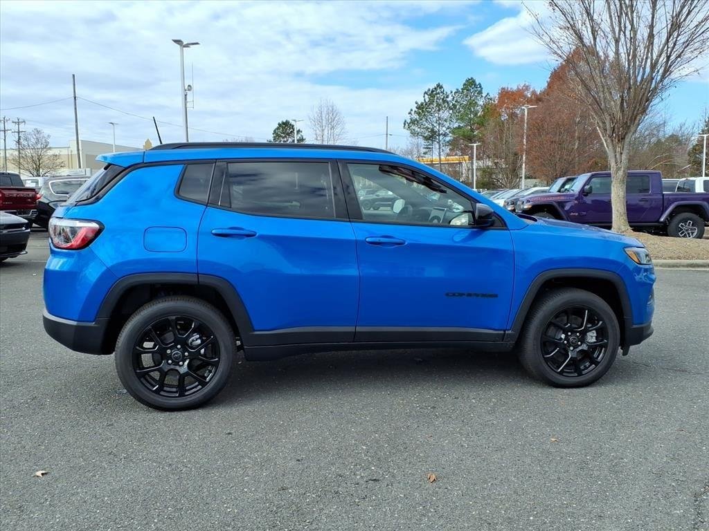 New 2026 Hydro Blue Pearlcoat Jeep Latitude Altitude image 19