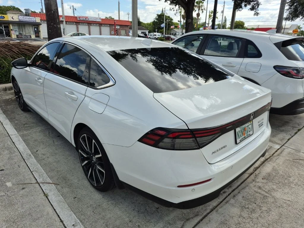 Used 2023 Platinum White Pearl Honda Touring image 7