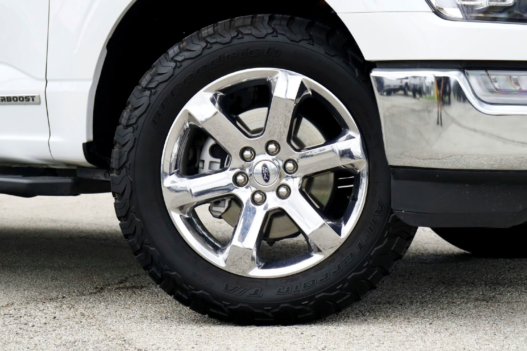 Certified Used 2023 Oxford White Ford XLT image 3