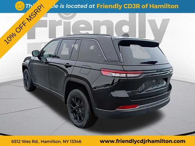 New 2026 Diamond Black Crystal Pearl-Coat Exterior Paint Jeep Altitude image 3
