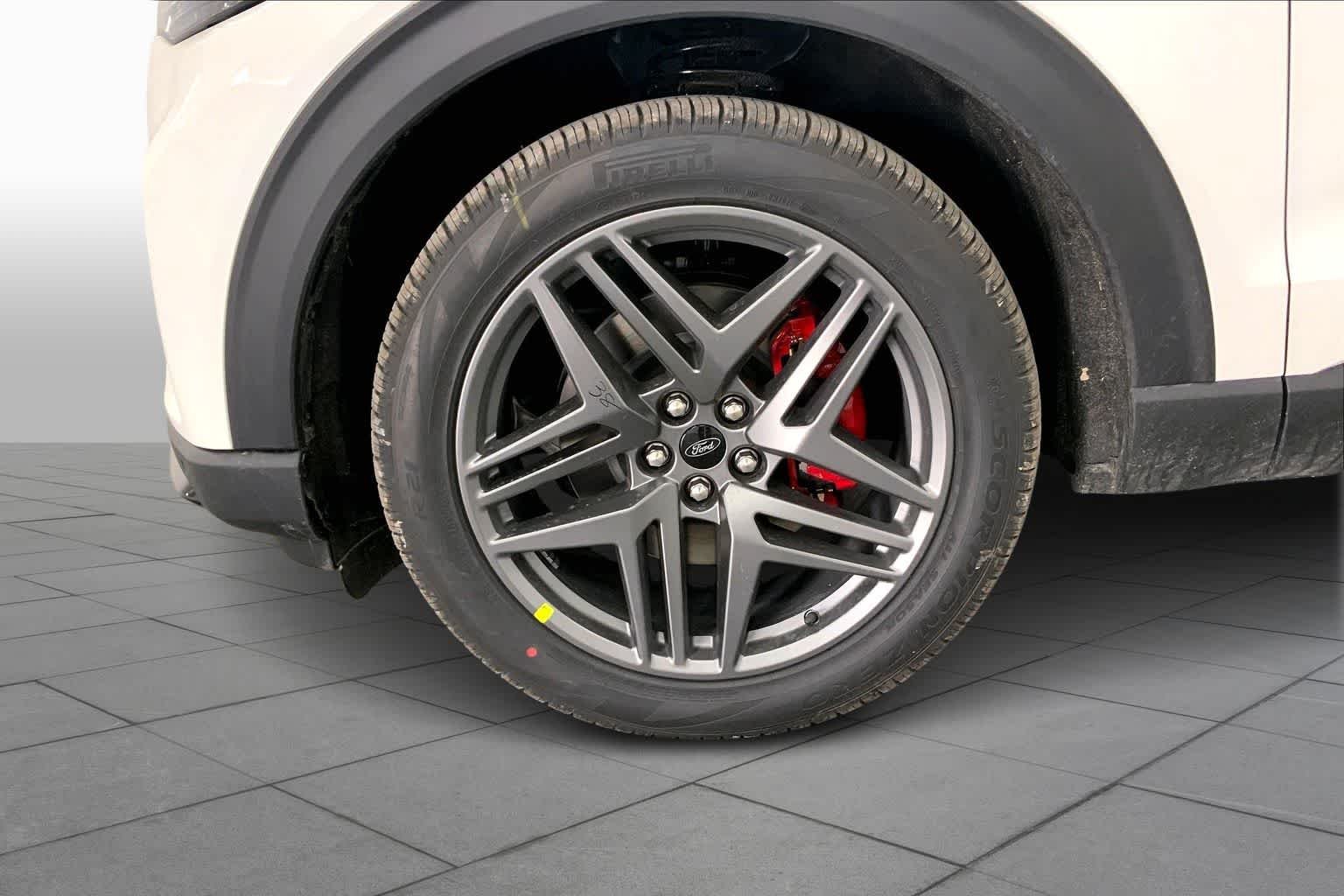 New 2026 Star White Metallic Tri-Coat Ford ST image 9