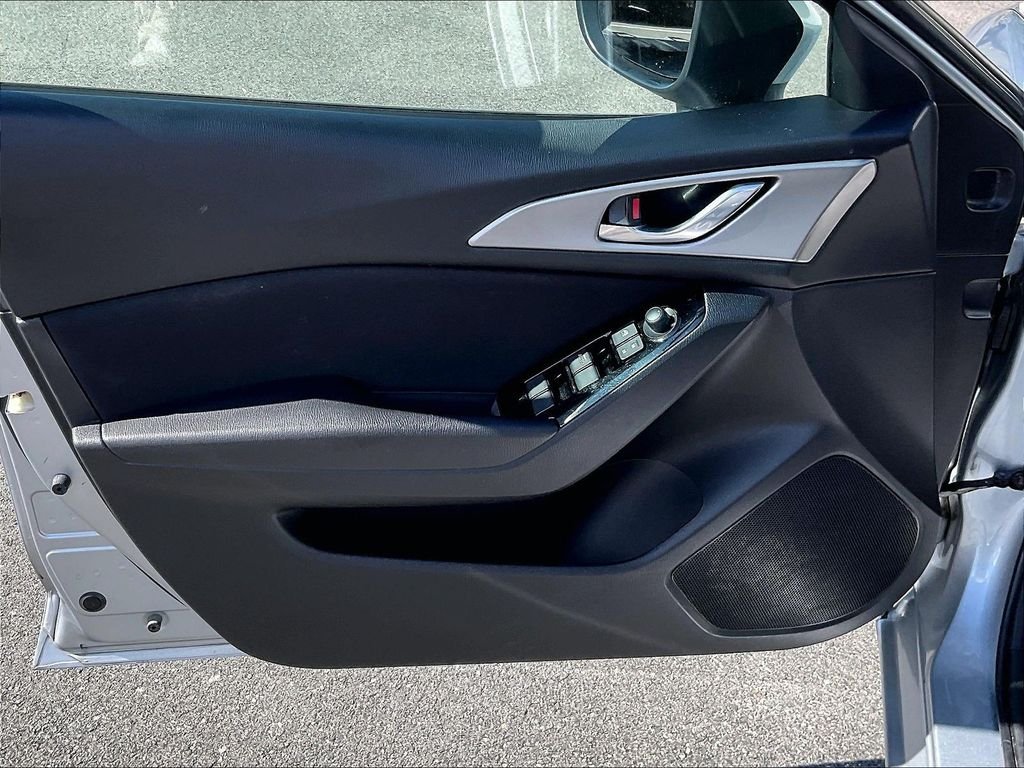 Used 2017 Sonic Silver Metallic Mazda Sport image 9
