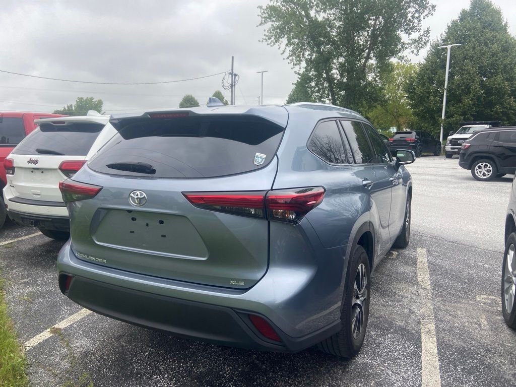 Used 2021 Moon Dust Toyota XLE image 5