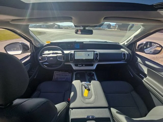 New 2026 Star White Metallic Tri-Coat Ford MAX Active image 69