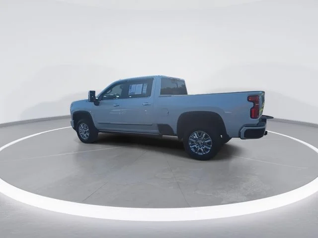 Used 2025 Beige Chevrolet High Country image 6