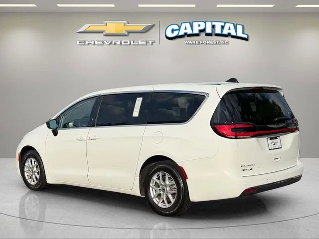 Used 2024 White Chrysler Touring L image 3