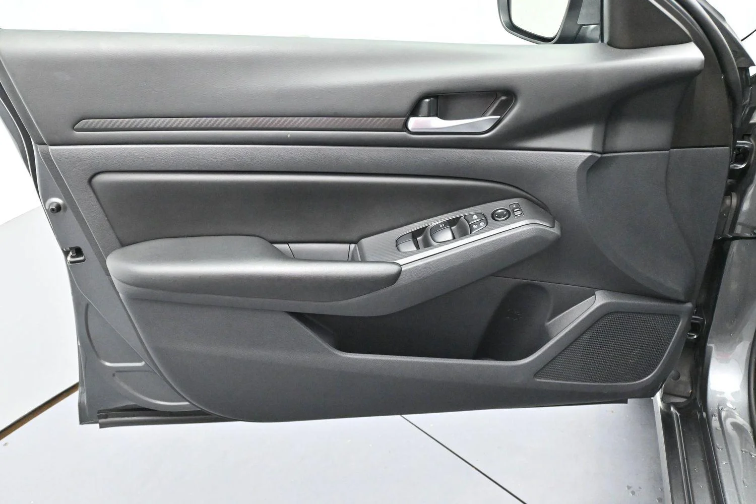 Used 2022 Gun Metallic Nissan 2.5 S image 10